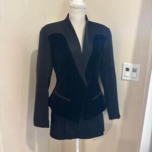 Posh Dion Blazer black velvet tailored fitted blazer. Size medium